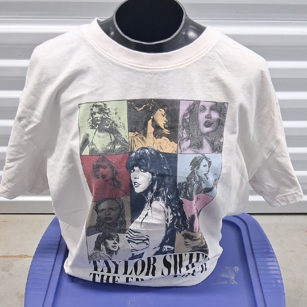 Taylor Swift White Graphic T-Shirt